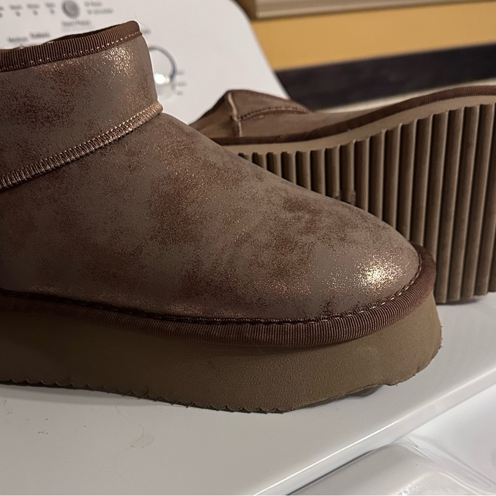 Corkys Metallic Gold Platform Winter Boots